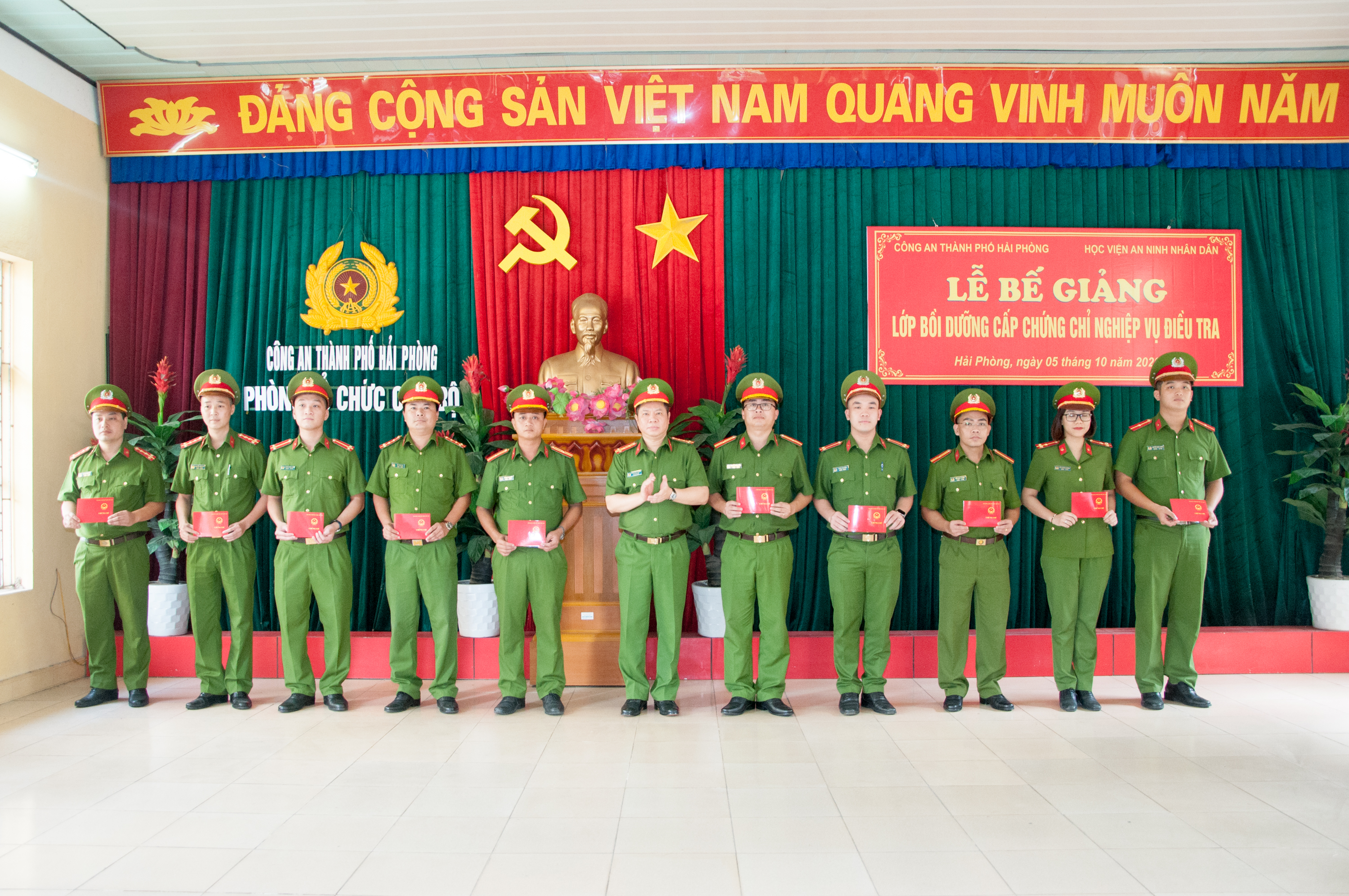 Bế giảng lớp bồi dưỡng chứng chỉ nghiệp vụ điều tra